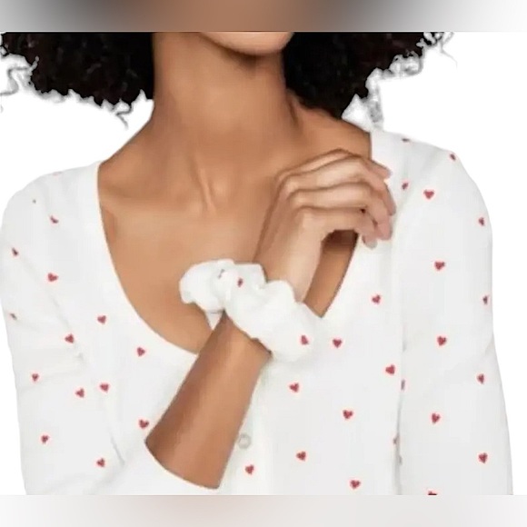 Plush Thermal Heart Pajama + Scrunchie Set White & Red - Picture 5 of 7